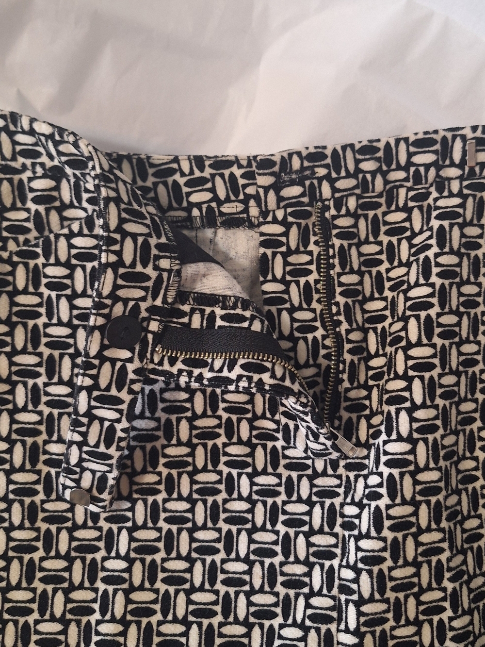 Ann Taylor LOFT Black and White Geometric Mini Mod Skirt Size 6 Petite - Picture 6 of 8